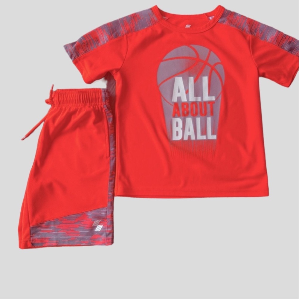 The Children's Place 2pc Shorts & SS Top Set.
Orange, Gray, & Black Boys Med 7/8